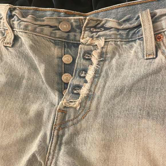 Light denim Levi’s - Picture 2 of 3